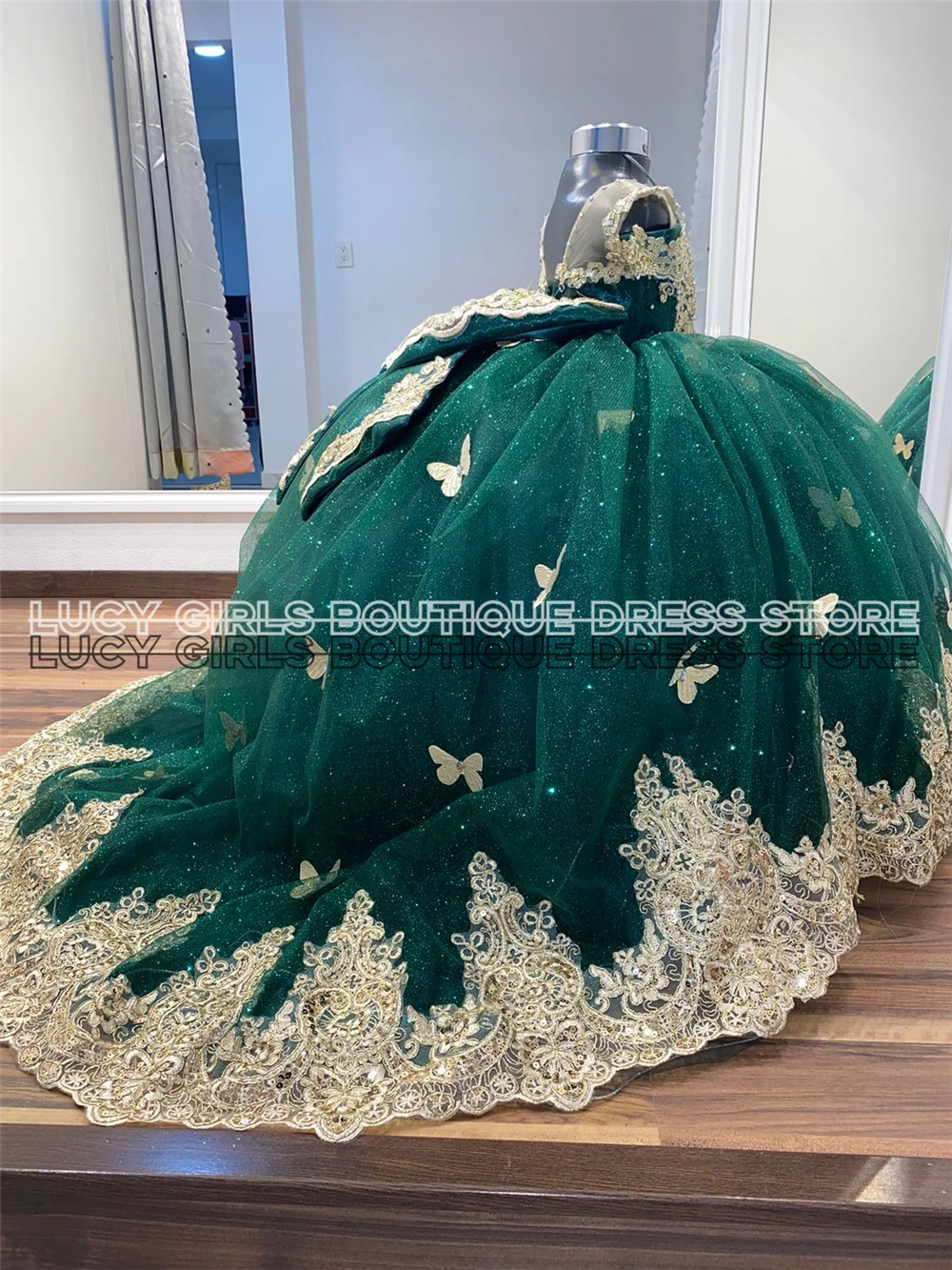 Качественная аппликация в виде – обзор и цена Embroidery Yellow Dress